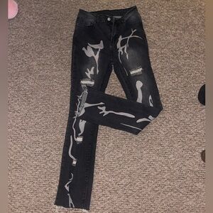 Graphic Jeans
